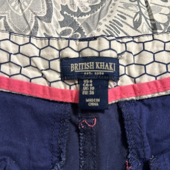 Woman’s shorts - Picture 2 of 3